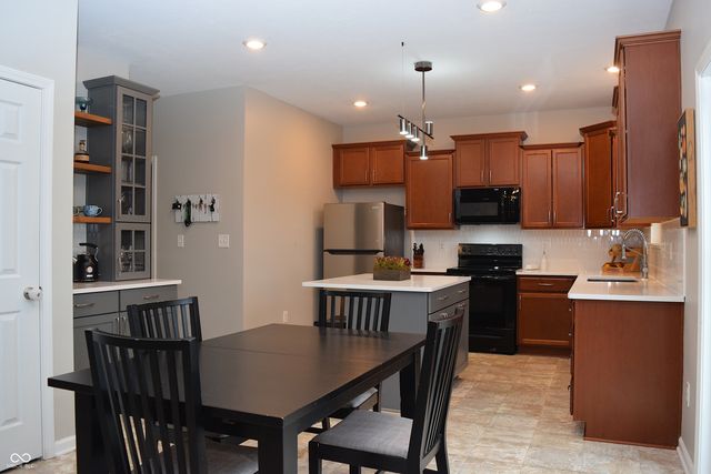 5323 Maywood Drive, Whitestown, IN 46075