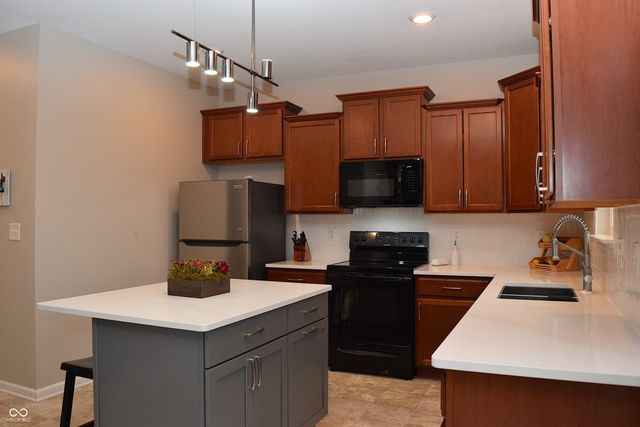 5323 Maywood Drive, Whitestown, IN 46075