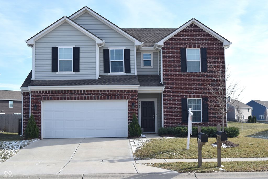 5323 Maywood Drive, Whitestown, IN 46075