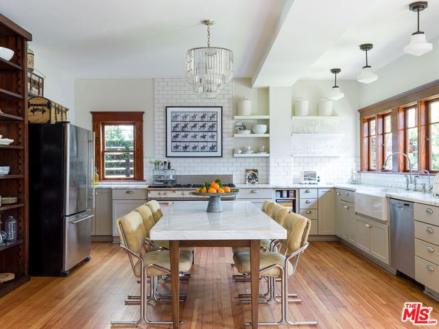 1716 S Hobart Boulevard, Los Angeles, CA 90006