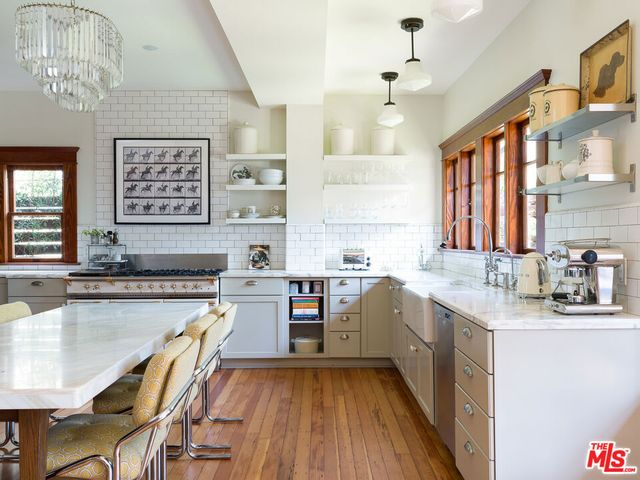 1716 S Hobart Boulevard, Los Angeles, CA 90006