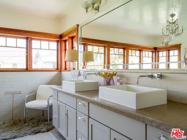 1716 S Hobart Boulevard, Los Angeles, CA 90006