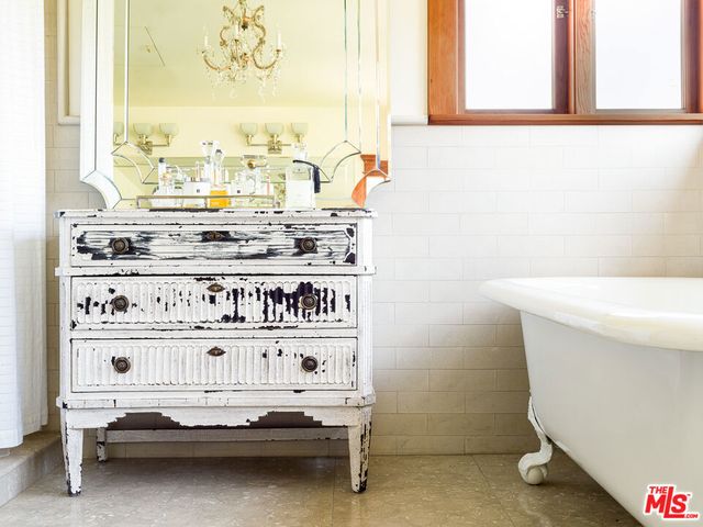 1716 S Hobart Boulevard, Los Angeles, CA 90006