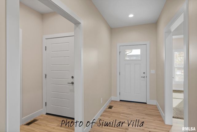 37 FRANK Court, Le Claire, IA 52753