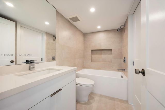 7601 E Treasure Dr 2319, North Bay Village, FL 33141