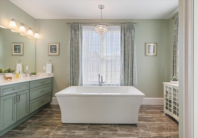 24 Brady Circle, Plaistow, NH 03865