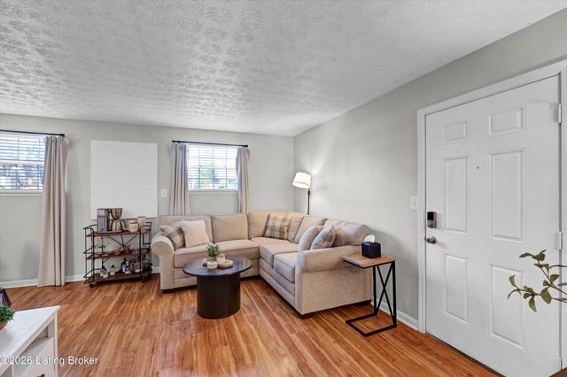 226 Middletown Square, Louisville, KY 40243