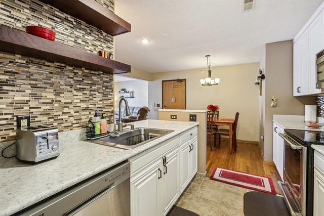 273 Kearney Way, Waunakee, WI 53597