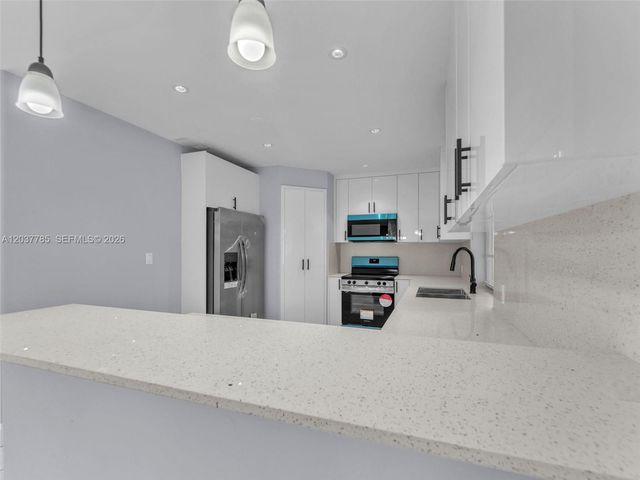 6525 SW 18th St, Miramar, FL 33023