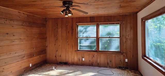 12 Sunset Trail, Portage, IN 46368