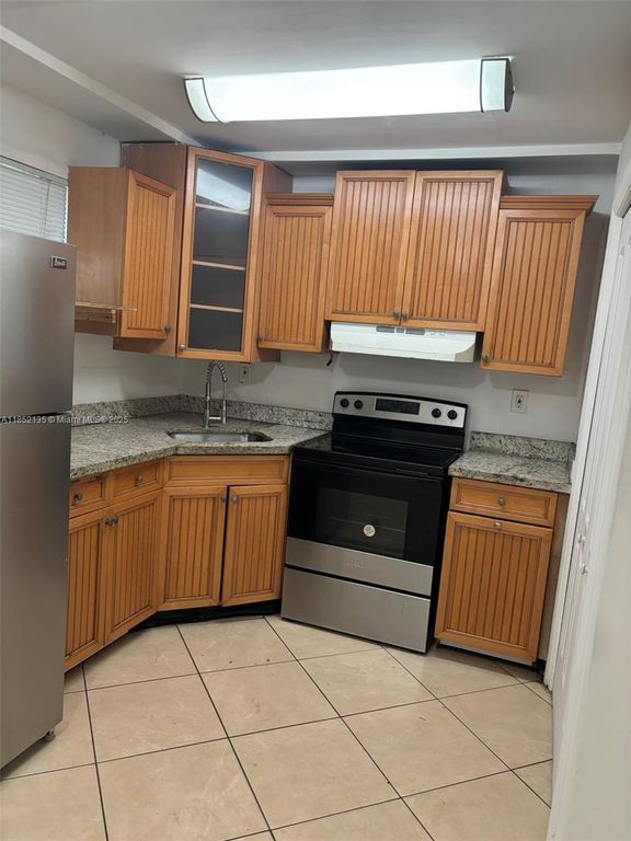 2415 Lincoln St 106, Hollywood, FL 33020