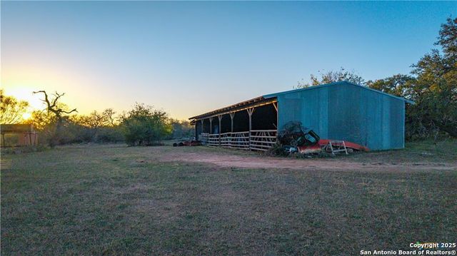 15145 Alternate 90, Kingsbury, TX 78638