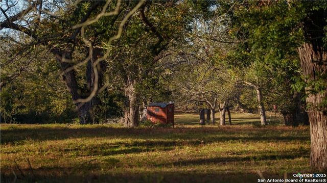 15145 Alternate 90, Kingsbury, TX 78638