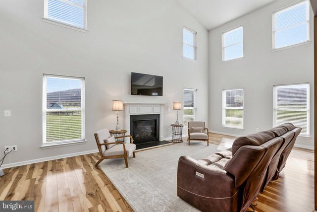 15615 WHISPERING KNOLL CT, Hillsboro, VA 20132