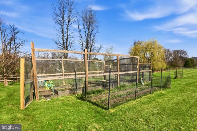 15615 WHISPERING KNOLL CT, Hillsboro, VA 20132