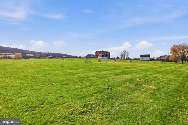 15615 WHISPERING KNOLL CT, Hillsboro, VA 20132