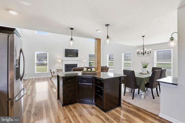 15615 WHISPERING KNOLL CT, Hillsboro, VA 20132