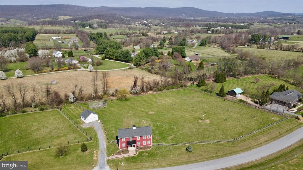 15615 WHISPERING KNOLL CT, Hillsboro, VA 20132