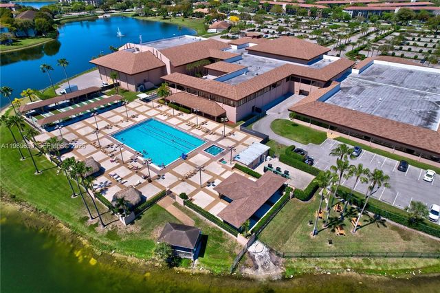 400 SW 134th Way 112F, Pembroke Pines, FL 33027