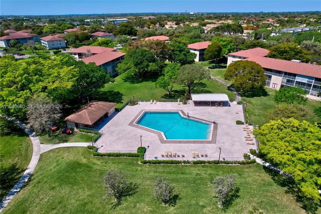 400 SW 134th Way 112F, Pembroke Pines, FL 33027