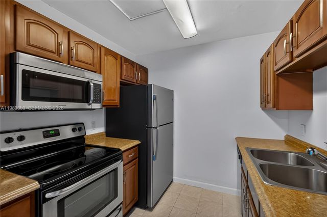 400 SW 134th Way 112F, Pembroke Pines, FL 33027