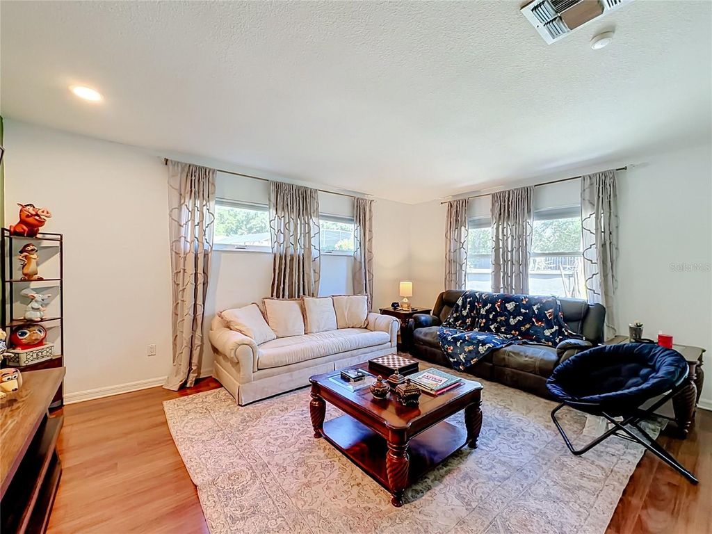 Image 12 of property listing at 8517 CEDAR COVE COURT, Orlando, FL 32819