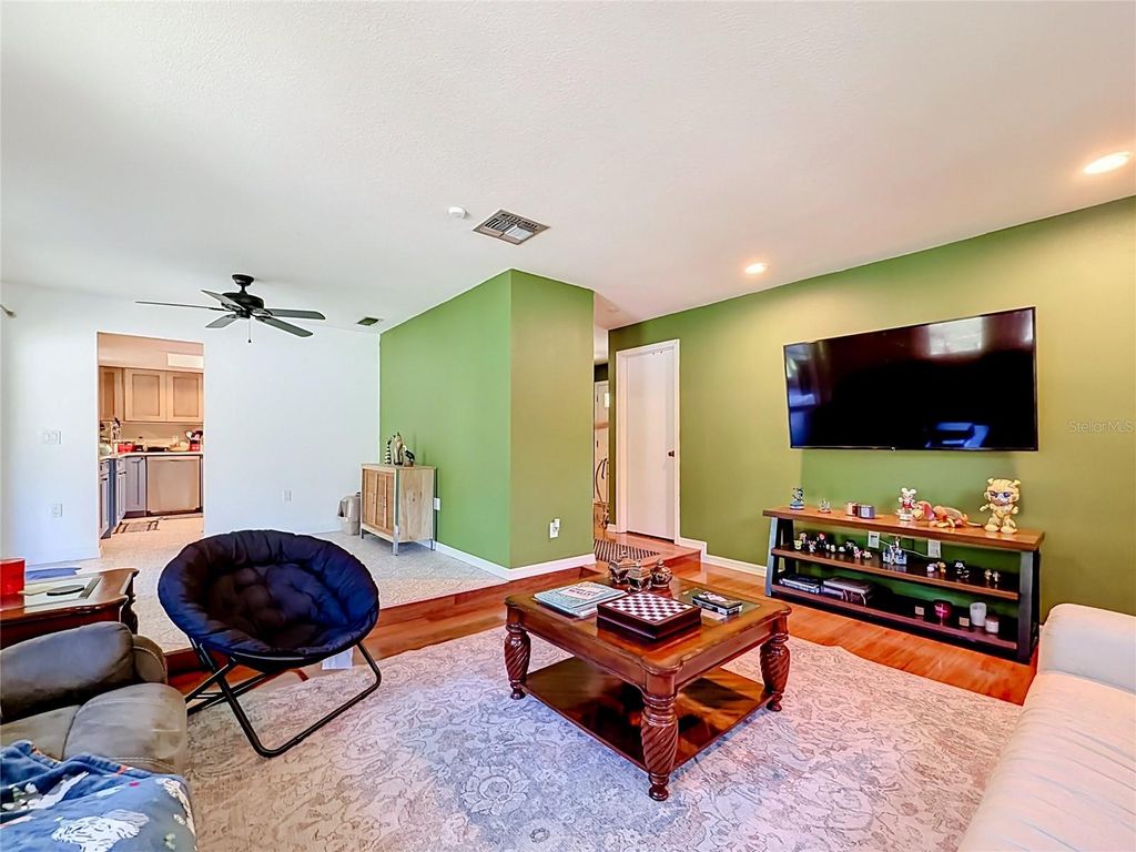 Image 14 of property listing at 8517 CEDAR COVE COURT, Orlando, FL 32819