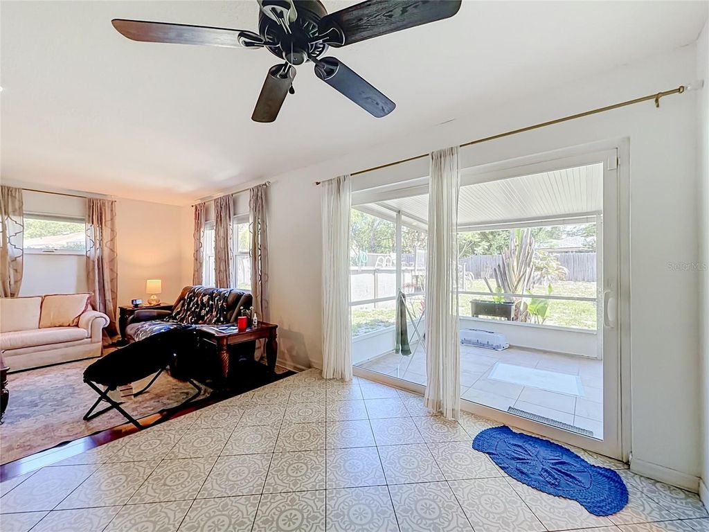 Image 18 of property listing at 8517 CEDAR COVE COURT, Orlando, FL 32819
