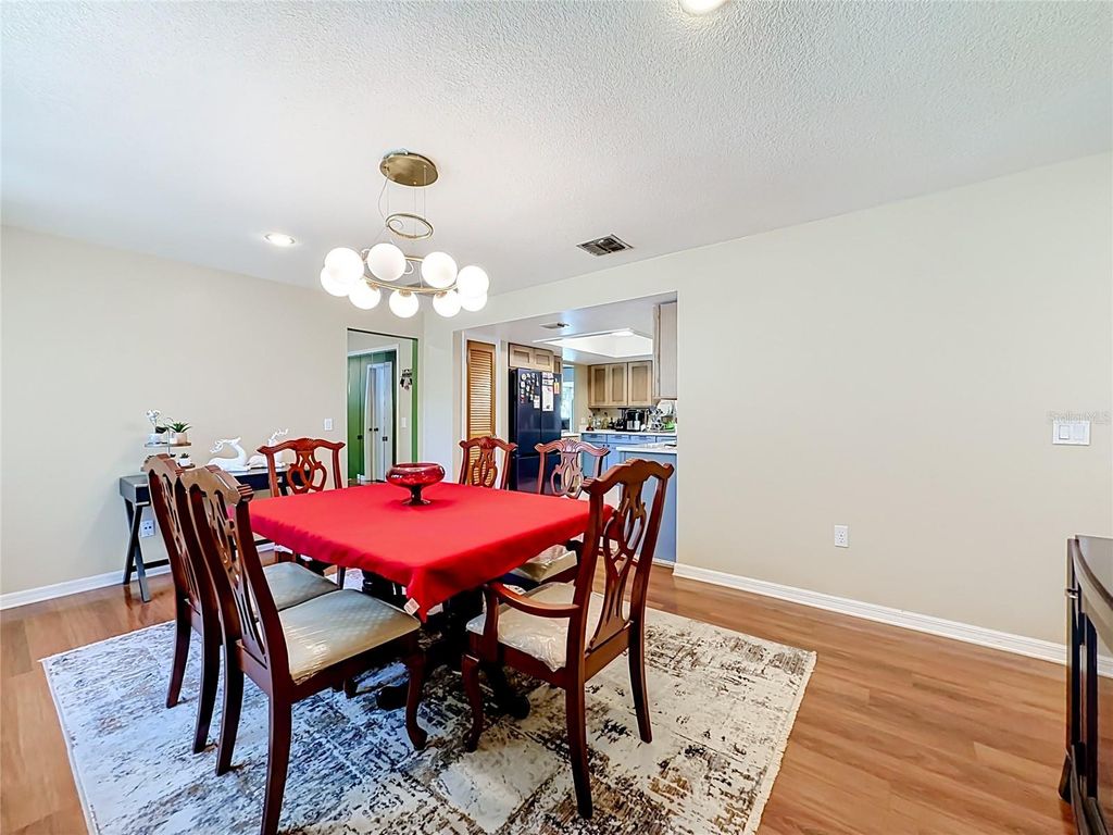 Image 20 of property listing at 8517 CEDAR COVE COURT, Orlando, FL 32819