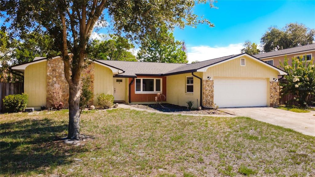 Image 4 of property listing at 8517 CEDAR COVE COURT, Orlando, FL 32819