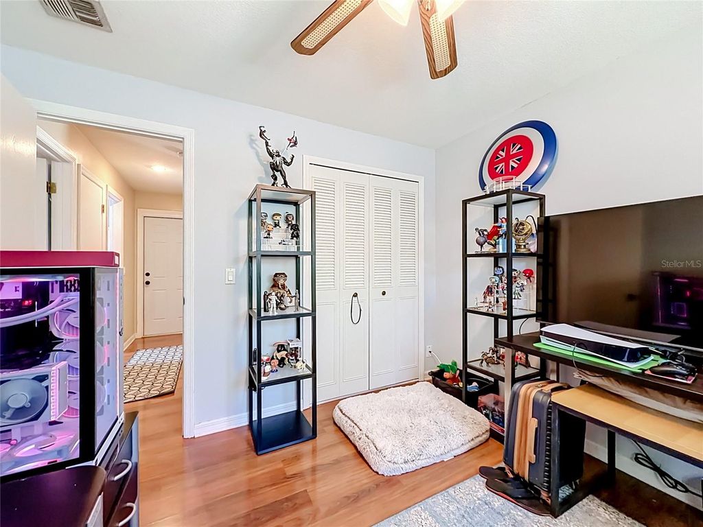 Image 32 of property listing at 8517 CEDAR COVE COURT, Orlando, FL 32819