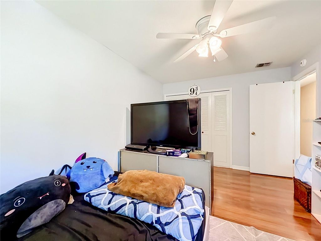 Image 35 of property listing at 8517 CEDAR COVE COURT, Orlando, FL 32819