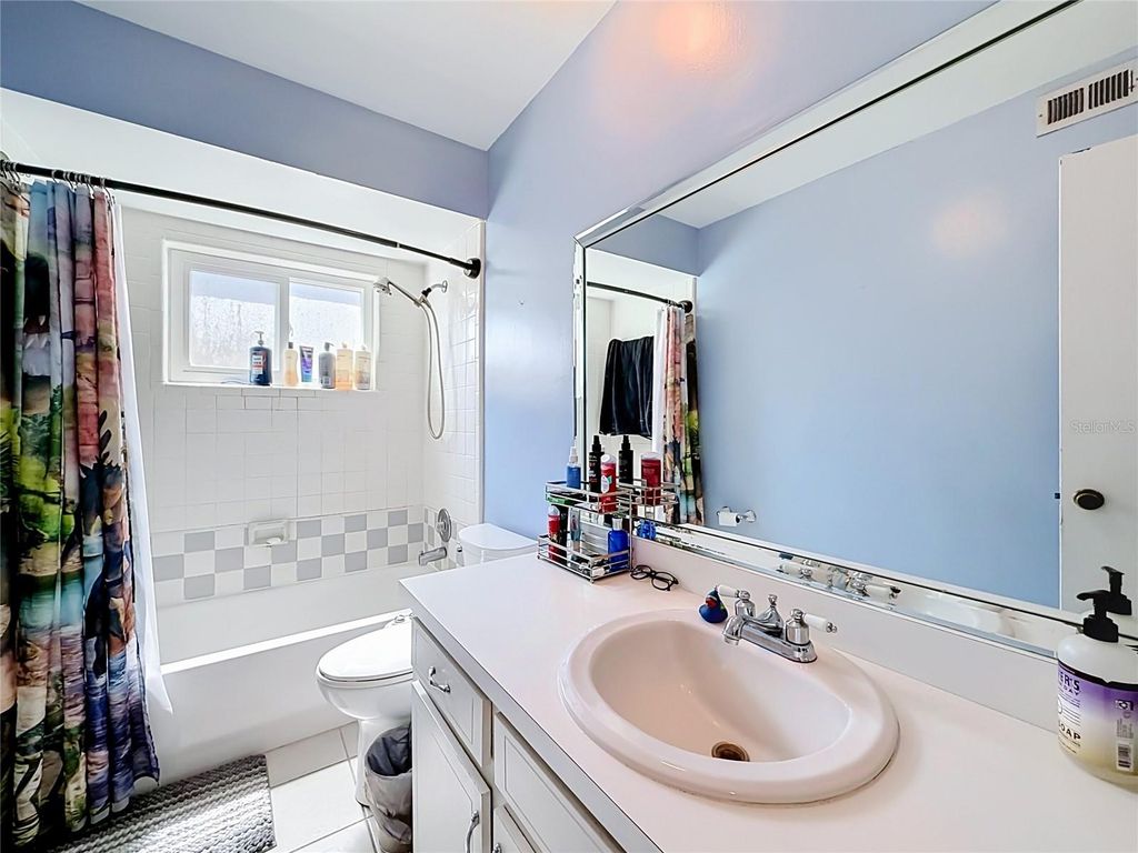 Image 36 of property listing at 8517 CEDAR COVE COURT, Orlando, FL 32819