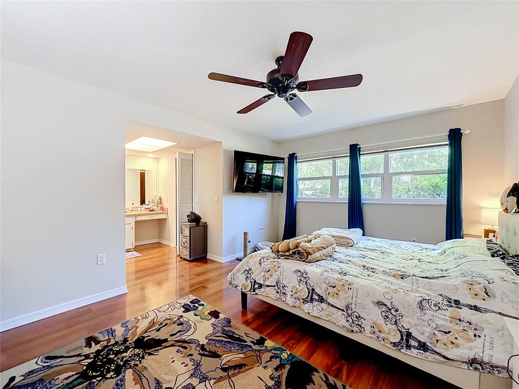 Image 38 of property listing at 8517 CEDAR COVE COURT, Orlando, FL 32819