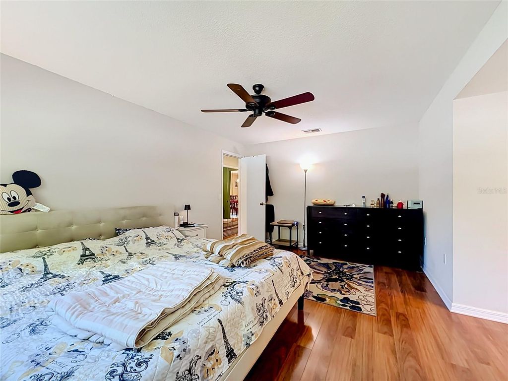 Image 40 of property listing at 8517 CEDAR COVE COURT, Orlando, FL 32819