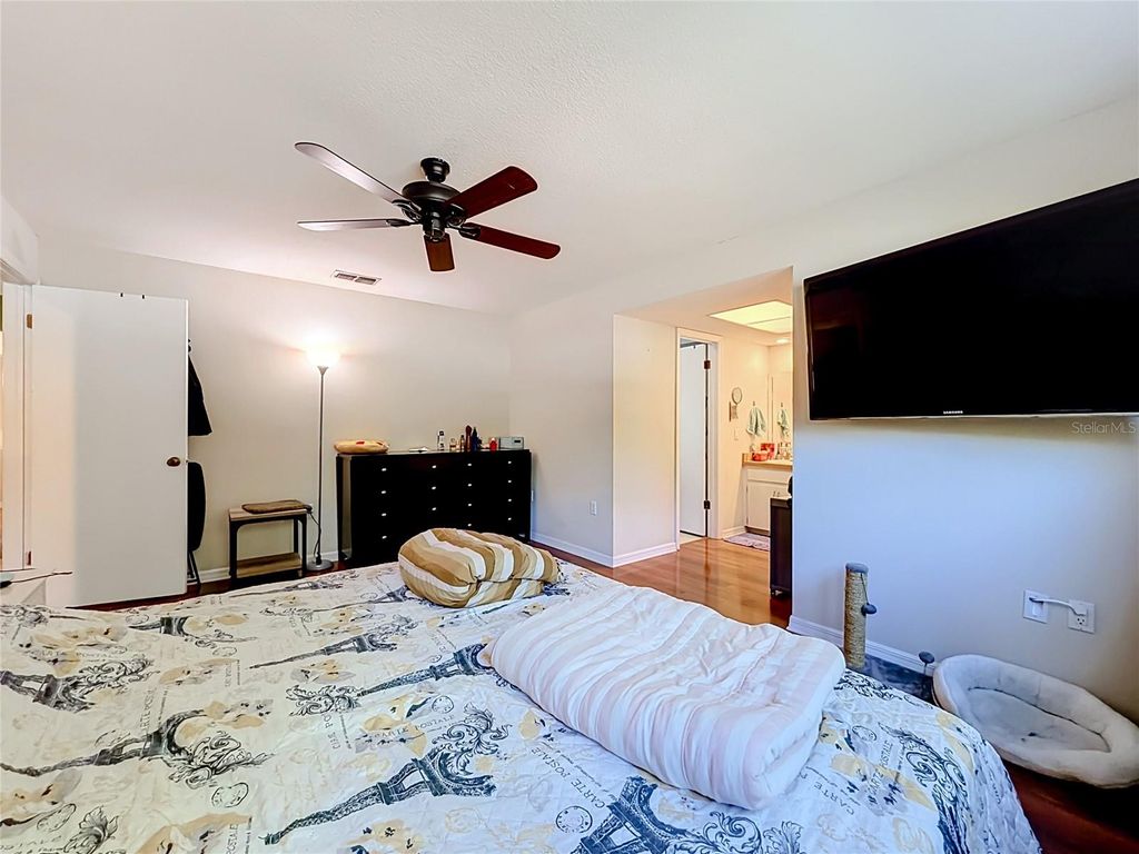 Image 41 of property listing at 8517 CEDAR COVE COURT, Orlando, FL 32819
