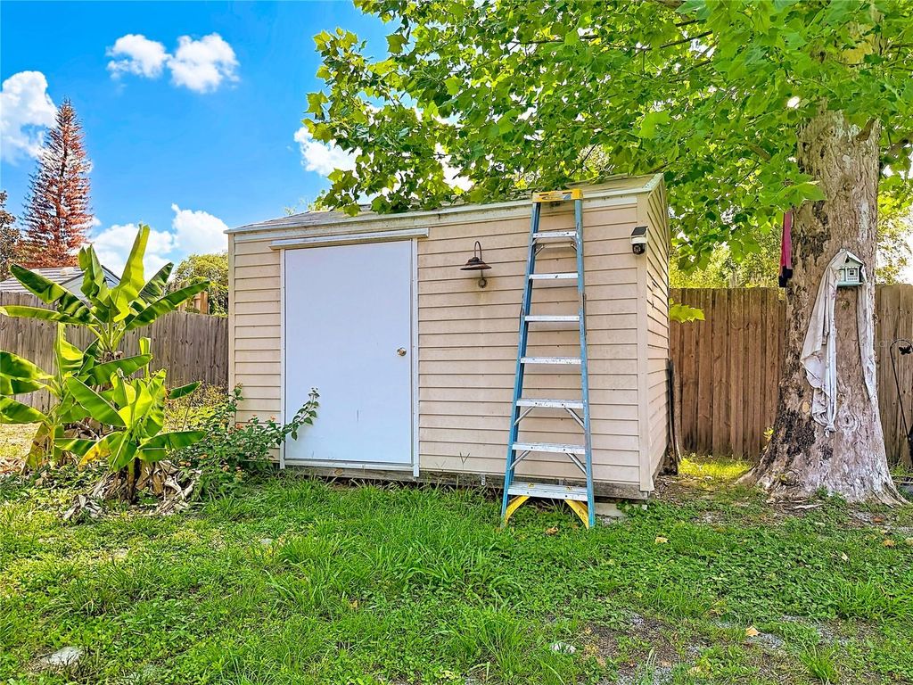 Image 54 of property listing at 8517 CEDAR COVE COURT, Orlando, FL 32819