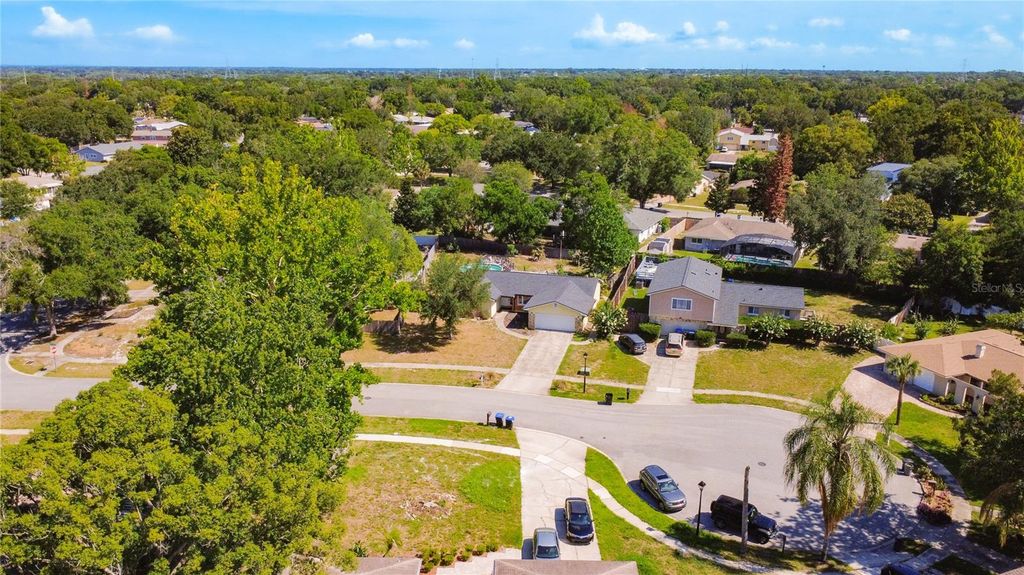 Image 7 of property listing at 8517 CEDAR COVE COURT, Orlando, FL 32819