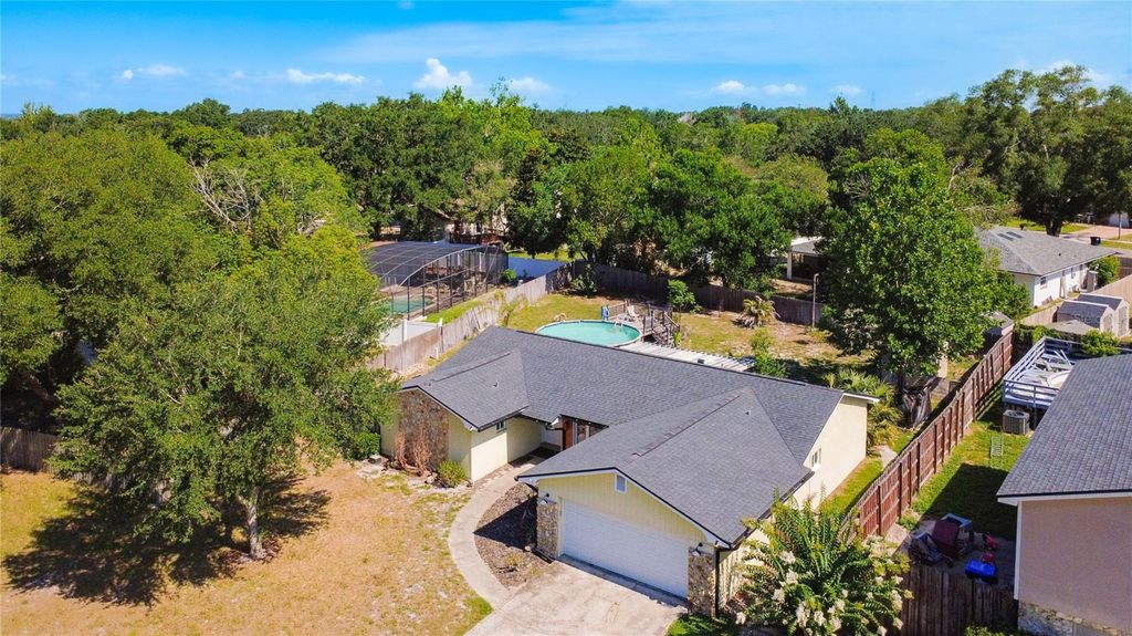 Image 9 of property listing at 8517 CEDAR COVE COURT, Orlando, FL 32819