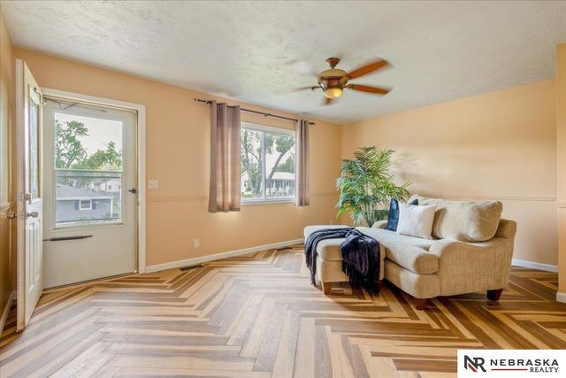 4905 N 93rd Street, Omaha, NE 68134