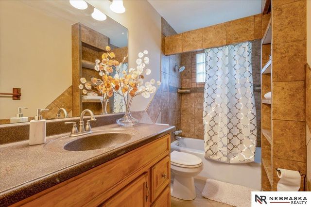 4905 N 93rd Street, Omaha, NE 68134