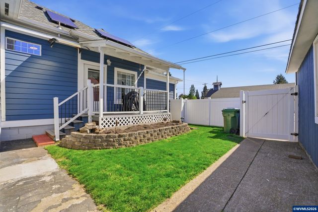 798 Young St, Woodburn, OR 97071