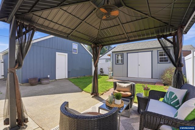 798 Young St, Woodburn, OR 97071