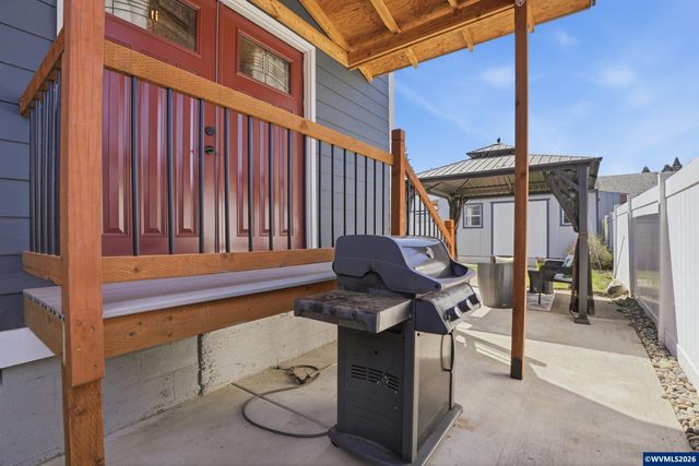 798 Young St, Woodburn, OR 97071