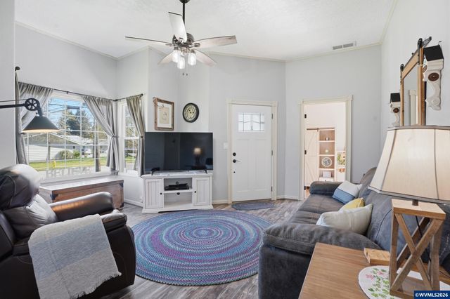 798 Young St, Woodburn, OR 97071