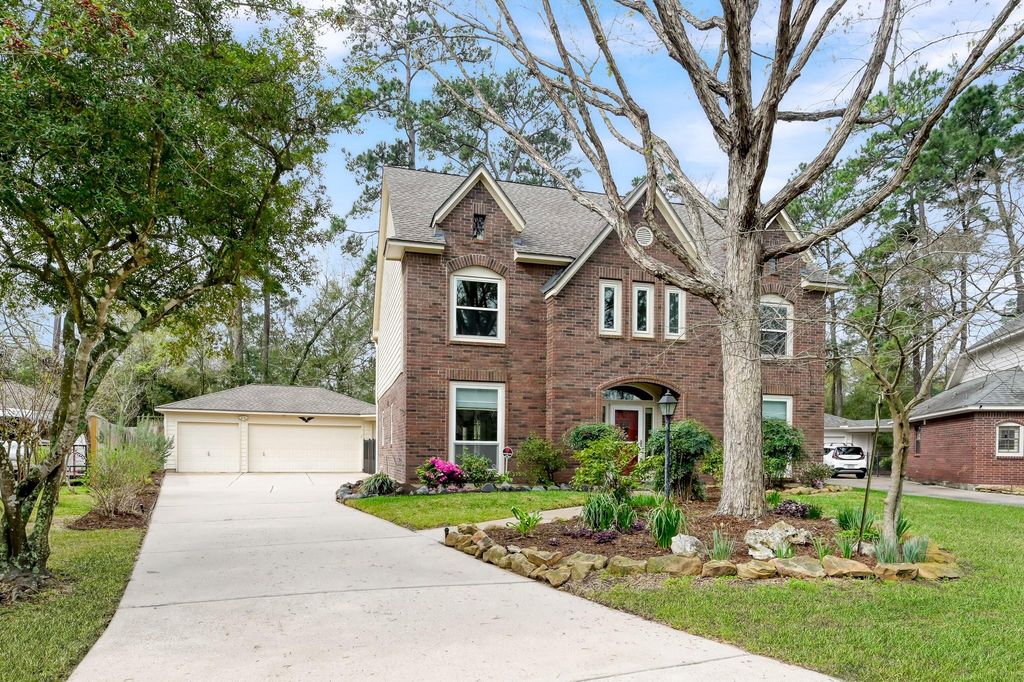 92 S Bonneymead Circle, The Woodlands, TX 77381