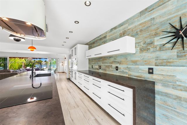 741 86th St, Miami Beach, FL 33141