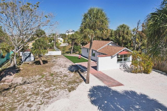 13135 4TH STREET E, Madeira Beach, FL 33708