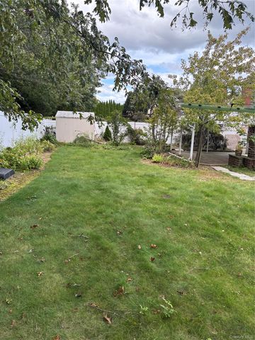 86 Hill Drive, Oyster Bay, NY 11771