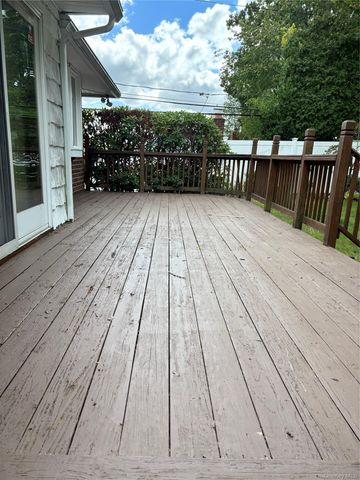 86 Hill Drive, Oyster Bay, NY 11771